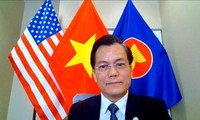 Đại sứ Hà Kim Ngọc điện đàm với Hạ nghị sỹ liên bang Joaquin Castro