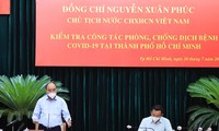 Chủ tịch nước Nguyễn Xuân Phúc yêu cầu giãn cách xã hội nghiêm nhưng kiên quyết không để người dân thiếu đói