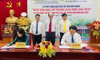 Phát hành đặc biệt bộ tem “Nhà sàn Bác Hồ trong khu Phủ Chủ tịch”