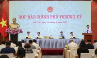 Họp báo Chính phủ thường kỳ: Ưu tiên cho thúc đẩy tăng trưởng