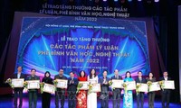 Trao Tặng thưởng các tác phẩm lý luận, phê bình văn học, nghệ thuật xuất bản năm 2022