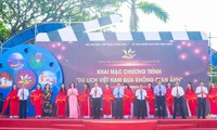 Du lịch Việt Nam qua không gian ảnh