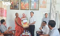 Chúc mừng lễ Sen Dolta của đồng bào Khmer