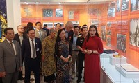 Khai mạc Trưng bày “Đất nước trọn niềm vui”