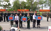Thứ trưởng Bộ Quốc phòng Hoàng Xuân Chiến thăm hỏi, động viên các đoàn diễu binh quốc tế