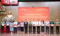 Lễ ra mắt sách “Lúc dân cần, lúc dân khó, có công an” kỷ niệm 80 năm Ngày truyền thống Công an nhân dân