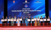 Lễ vinh danh “Doanh nghiệp tiêu biểu vì người lao động năm 2025“