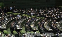 Иранские парламентарии одобрили ответные меры на американские санкции