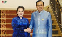 ประธานสภาแห่งชาติเวียดนามพบปะกับนายกรัฐมนตรีไทย	