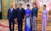 ประธานประเทศ เหงวียนซวนฟุกและภริยาเข้าเฝ้าพระบาทสมเด็จพระเจ้าอยู่หัวและสมเด็จพระนางเจ้าฯพระบรมราชินี 