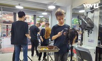 ร้านตัดผมของคนหูหนวกในนครฮาลอง