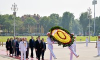 ประธานรัฐสภาอาร์เมเนีย เข้าเคารพศพประธาน โฮจิมินห์ และเยือนวันเมี้ยวก๊วกตื่อย๊าม