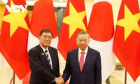 ผู้นำพรรค รัฐและสภาแห่งชาติเวียดนามให้การต้อนรับนายกรัฐมนตรีญี่ปุ่น