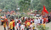 Ceremonial drums sound in Son Vi village