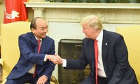 PM Phuc, President Trump hold talks on deepening bilateral ties 