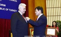 Turkish Prime Minister honored with “For the Cause of Vietnam’s Social Science” insignia