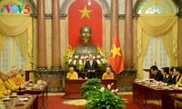 President receives Buddhist dignitaries