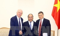 Prime Minister Nguyen Xuan Phuc receives Harvard professors