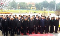 Leaders pay tribute to President Ho Chi Minh ahead of Lunar New Year