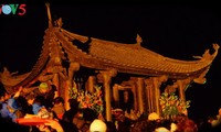  Visiting a pagoda embraces the beauty of Vietnamese tradition