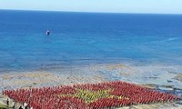 Record number of persons sing national anthem in Ly Son island