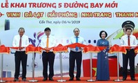 PM cuts ribbon to inaugurate 5 new air routes in Can Tho