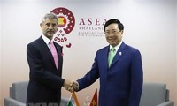  Deputy PM holds bilateral meetings on AMM-52 sidelines