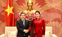 Vietnam, Laos step up legislative cooperation in 2020: Top legislator