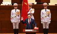 New NA Chairman Vuong Dinh Hue sworn into office