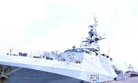 British naval patrol vessel pays friendly visit to HCM City