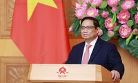 PM meets with chiefs of Vietnamese representative offices abroad