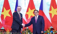 Czech Prime Minister concludes visit to Vietnam