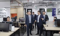 Top Vietnamese legislator visits FPT office in Indonesia