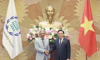 NA Chairman Vuong Dinh Hue receives IPU leaders