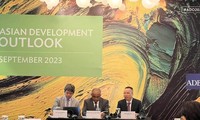 ADB: Vietnam’s economy on track to grow 5.8% this year