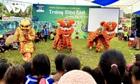 A happy Mid-Autumn Festival for children