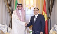 PM receives Saudi Arabia's ministers of economy-planning, human resources