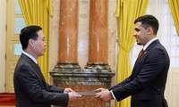 State leader welcomes new ambassadors of Venezuela, Laos