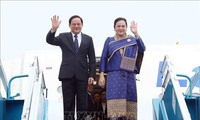 Lao PM arrives in Hanoi, begining official visit to Vietnam