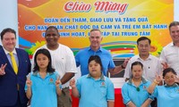 US Ambassador visits, engages in sports activities with AO victims in Da Nang