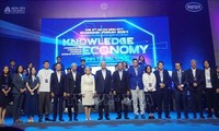 WEF leader holds talkshow with young entrepreneurs, students in HCM City