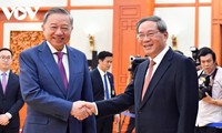 Vietnam, China determined to bring bilateral ties to a new stage of development