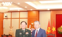 Vietnamese leader praises Vietnam-China defense cooperation