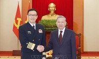 General Secretary To Lam meets with Chinese Minister of National Defense