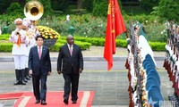 State welcome held for South African President in Hanoi