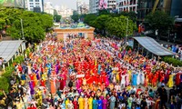 Mass traditional long dress folk dance performance marks International Women’s Day in HCMC