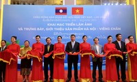 Khai mạc “Không gian triển lãm ảnh, trưng bày sản phẩm, hàng hóa Hà Nội - Vientian”