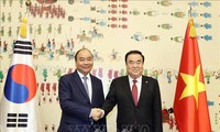 越南政府总理阮春福会见韩国国会议长文喜相