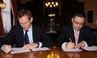 Vietnam, UK sign 2012 Action Plan