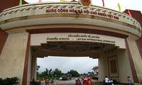 Promoting “one door-one stop” policy at Lao Bao border gate